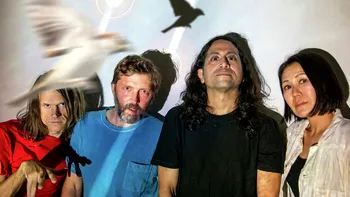 „Nu vrem ca muzica noastră să omoare oameni”: De ce trupa Deerhoof a părăsit Spotify în semn de protest