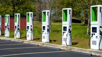 Stațiile de încărcare pentru mașinile electrice, o mină de aur pentru hoți. De ce au fost vandalizate câteva sute