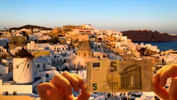 Turiștii de-o zi vor plăti bilet de intrare în Grecia și alte țări: noua taxă, răspuns la valul care sufocă destinațiile populare
