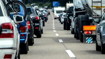 Trafic restricționat luni în 15 județe din cauza caniculei – ce autovehicule au interzis pe drumurile naționale și autostrăzi