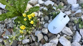 REVIEW Razer DeathAdder V4 Pro - un mouse de gaming profesionist cu performanțe record. De ce ar putea fi cel mai rapid și mai precis din lume, cum e posibil