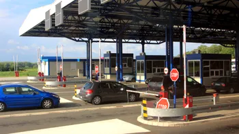 Aglomerație la granița României cu Serbia. Cozi interminabile de mașini și disperare printre turiști. A durat 7 ore trecerea prin vamă