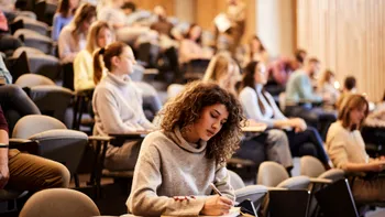 Burse pentru studenți 2025. Cum se acordă, cât valorează, ce condiții trebuie să îndeplinești