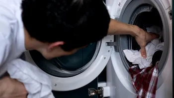 Cât timp ar trebui să rămână deschisă ușa mașinii de spălat ca să previi mucegaiul și deteriorarea balamalelor