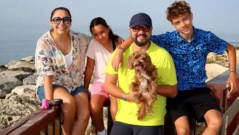 Cătălin Măruţă le-a filmat pe ascuns pe Andra şi Eva, în vacanţă. David a atras, însă, toate privirile: 