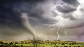 Ce este talvegul, fenomenul meteo ce aduce furtuni puternice, grindină și tornade la final de vară