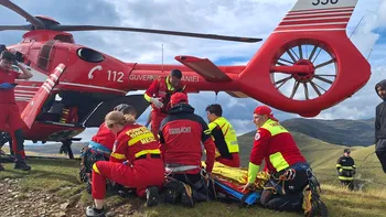 Cine erau tinerii morţi în maşina răsturnată în Munţii Făgăraş. Singurul supravieţuitor a aşteptat ore întregi să vină cineva să îl salveze