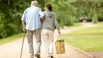 Contribuțiile pentru badante, în 2025. Cât plătesc în plus româncele care lucrează în Italia