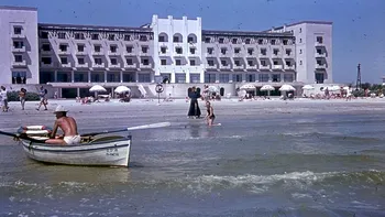 Cum arăta cea mai luxoasă destinaţie de pe litoralul românesc în anii '60? Hotelul Rex a ajuns o ruină: 