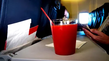 De ce se bea suc de roşii în avion? Sigur l-ai observat în toate meniurile de la bord