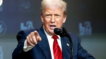 Donald Trump, apariție bizară. A urcat pe acoperișul Casei Albe și dădea indicații ciudate. Ce pune la cale liderul SUA
