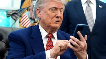 Telefonul T1 „patriotic” lansat de Donald Trump este de fapt în imagine un Samsung Galaxy S25 Ultra photoshopat