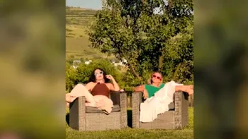 Două românce au 'câştigat' un loc de muncă de vis. Tinerele primesc 10.000 de euro ca să călătorească în jurul lumii, ce țări vor vizita
