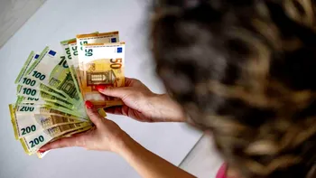 Drepturile pe care le au românii din diaspora dacă primesc mai putin de 1.000 de euro pe lună. Statul italian este obligat să îi ajute inclusiv cu scutirea de la taxele universitare
