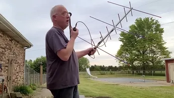 VIDEO: Un electronist amator a reușit să contacteze astronauții de pe Stația Spațială Internațională cu un aparat radio și o antenă construite acasă