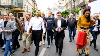 Gluma făcută de un român lui Nicuşor Dan în timp ce se filma lângă preşedinte. Şeful statului nu a putut decât se amuze. “Mare caracter”