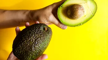 Greșeala pe care o fac toți cu avocado. Cum să îl păstrezi proaspăt săptămâni întregi