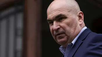 Instrumentul la care Ilie Bolojan cânta în tinereţe. Noi dezvăluiri din tinereţea premierului: era romantic, dar serios pentru vârsta lui