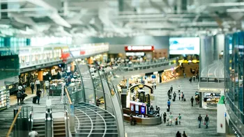 Mâncarea din aeroport, tot mai scumpă. Pasagerii se plâng de tarifele exagerate: 