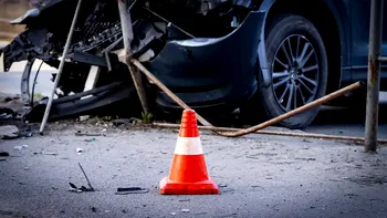 Momentul în care un şofer inconştient întoarce pe autostradă, surprins de camera unei maşini. 