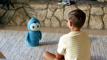 Jucăriile cu inteligență artificială promit să țină copiii departe de ecrane, dar ascund riscuri neașteptate