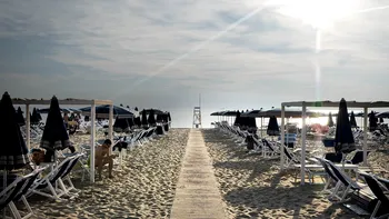 Nu doar în România e criză de turiști. ”Bate vântul” și pe plajele din Italia, de ce sunt goale