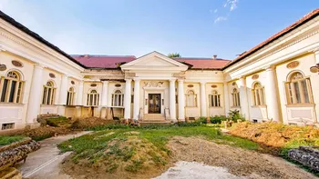 O reședință a lui Nicolae Ceaușescu este scoasă la vânzare. Cum arată vila cu 30 de camere și cât costă