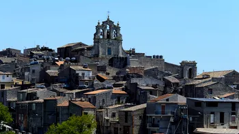 Un britanic a cumpărat două case la un euro, în Italia, şi a dezvăluit toate costurile ascunse. Cât a plătit în final pentru cele două locuinţe