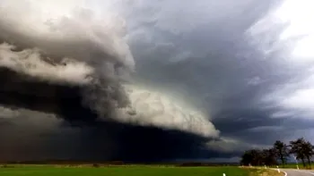 Un ciclon mediteranean schimbă vremea în România. După caniculă, vin furtuni puternice. Zonele vizate de noile alerte meteo