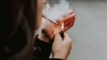 Un oraș din România spune „stop” țigărilor în spațiile publice. Cine încalcă noile reguli plătește scump