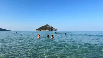 Un român a murit în Grecia, în condiții misterioase. Soția lui descrie ultimele clipe din viața tânărului de 29 de ani: „A ieșit pe picioarele lui din mare”