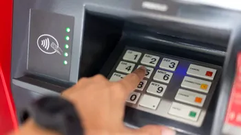 Băncile s-au gândit să facă chetă! Încep să împartă între ele ATM-urile pentru a reduce costurile. Modelul portughez începe să se apropie de România