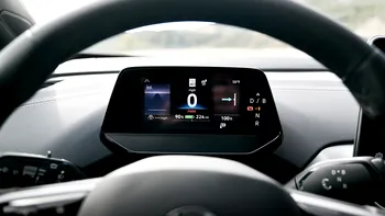 Dacă ai un Volkswagen recent, s-ar putea să te temi de volan: Șoferii dau în judecată compania din cauza butoanelor tactile