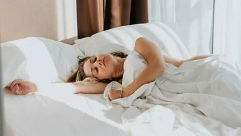 Vrei să adormi mai repede? Specialiștii recomandă să faci asta cu 1-2 ore înainte de culcare