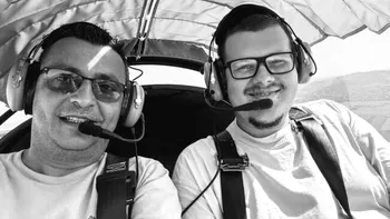 Tatăl tânărului de 18 ani mort în accidentul aviatic din Arad, primele declaraţii. Vlad îşi dorea o carieră în aviaţie. Obiectele găsite de anchetatori la sute de metri de micul avion