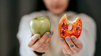 Ce se întâmplă în corpul tău când mănânci „pe fugă”. Alimentația haotică ascunde riscuri uriașe: „După câteva zile, săptămâni sau chiar luni îți dai seama”. EXCLUSIV