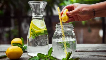 Alimentele „minune” pentru slăbit, între mit și realitate. De ce nu scapi de kilogramele în plus dacă bei apă cu lămâie. Nutriționist: „E chiar dăunător”. EXCLUSIV