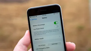 De ce se descarcă iPhone-ul peste noapte și cum oprești asta