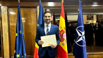 Un român, desemnat cel mai bun barman din Spania. Adrian Sehob îi cucereşte pe toţi cei care gustă cocktailurile lui. Cu ce se ocupa în Zărneşti, înainte de a pleca