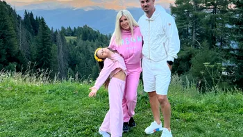 Elena Udrea, la un pas să fie atacată de urs. Fostul ministru este în vacanță cu Eva și Adrian Alexandrov. Cum au reușit să sperie animalul