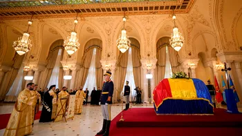 Cum s-a încălcat legea la funeraliile lui Ion Iliescu. Greşeala a fost făcută chiar de cei care s-au ocupat de înmormântare, are legătură cu drapelul