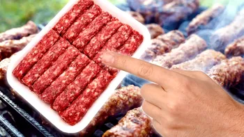 Rolul pe care îl are hârtia de sub micii din caserolă. Nu e pentru a-i separa