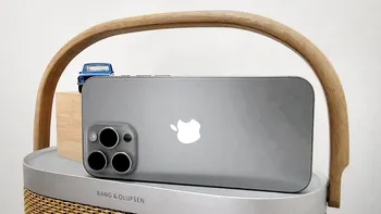 Primul iPhone pliabil, mai aproape de realitate. Va avea patru camere, dar se va întoarce în timp la Touch ID