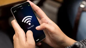 Capcana Wi-Fi „la indigo”: cum te spionează rețelele false și de ce merită să-ți oprești conexiunea când ieși din casă
