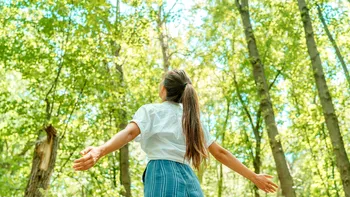 De ce o simplă plimbare în natură îți poate reface atenția, ce spun oamenii de știință