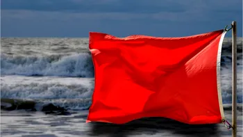 Valurile nu iartă. Șeful salvamarilor din Eforie explică cum să te protejezi la mare și ce greșeli să eviți. „Îl scoți din apă și i se pare că îi strici concediul”. EXCLUSIV