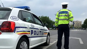 Amendă de 1.800 de lei şi 9 puncte de penalizare pentru un şofer care a blocat drumul, în Dâmboviţa. Imaginea care l-a făcut de râs pe internet
