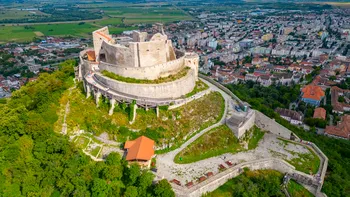 Telecabina care urcă spre Cetatea Deva este din nou funcțională. Cât costă o călătorie, funcţionează zilnic între orele 09:00 și 20:00