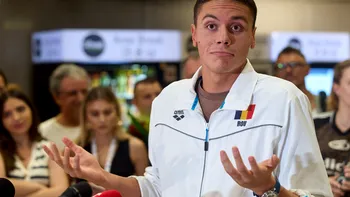Gestul frumos făcut de David Popovici la sosirea în țară. Modestia campionului a emoționat pe toată lumea 