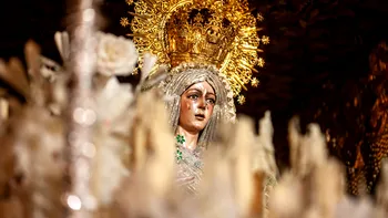 O statuie celebră cu Fecioara Maria din Spania a fost restaurată, iar rezultatul i-a revoltat pe oameni. ”Arată ca o copie ieftină”